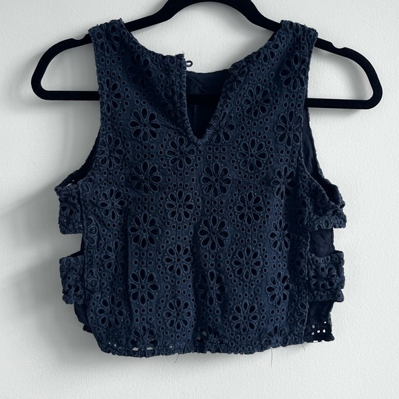 Cutout cropped shirt - Picture 2 of 2